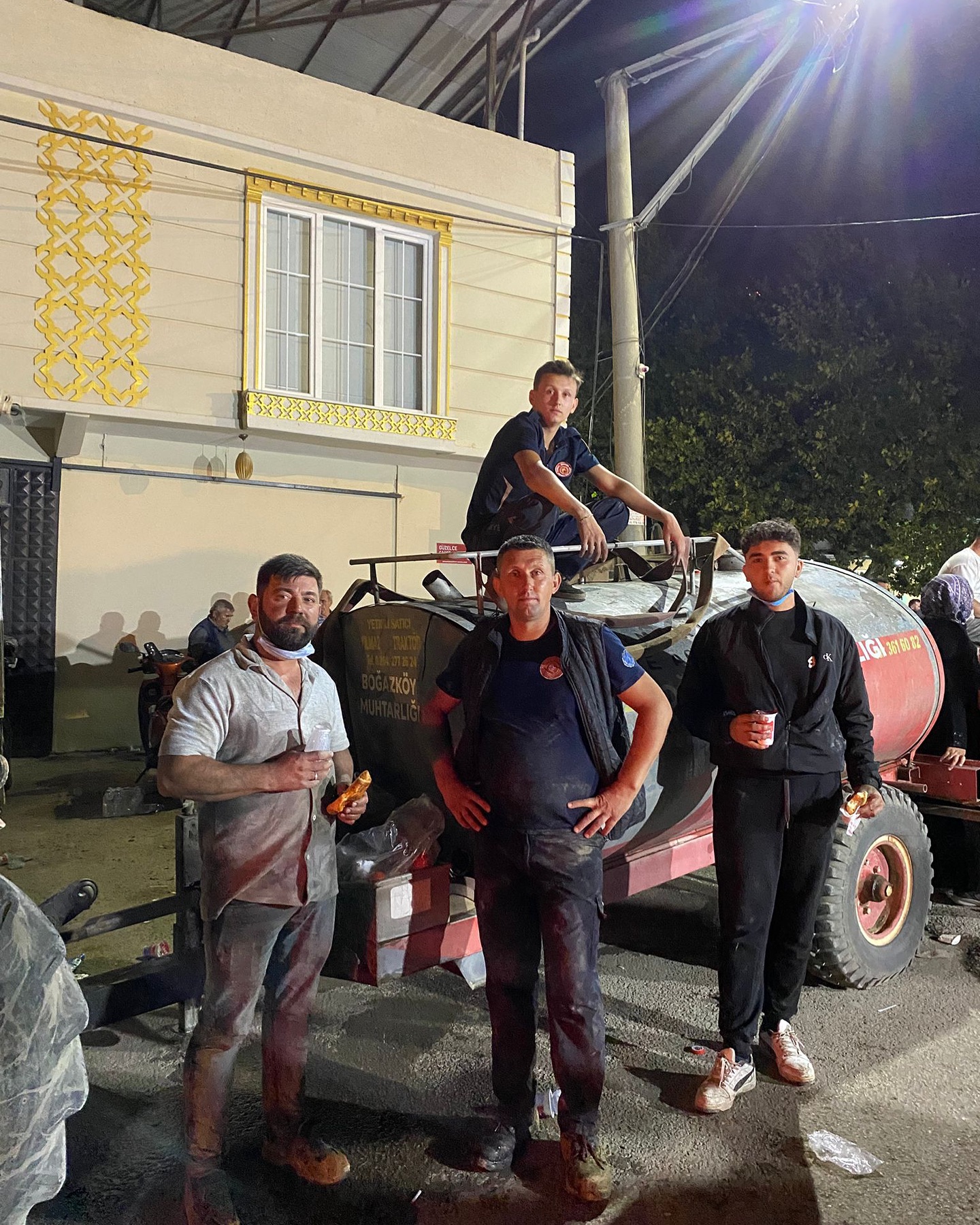 Yangın Var.  SELAM ve DUA.